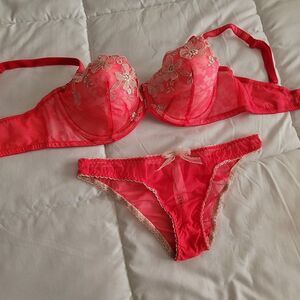 NWT Victoria's Secret  Pushup without Padding Bra Set 767